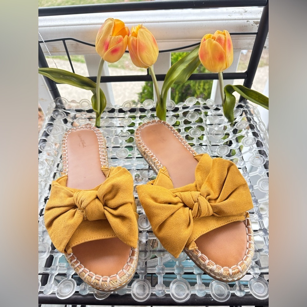 Universal Thread Lila Yellow Knotted espadrille